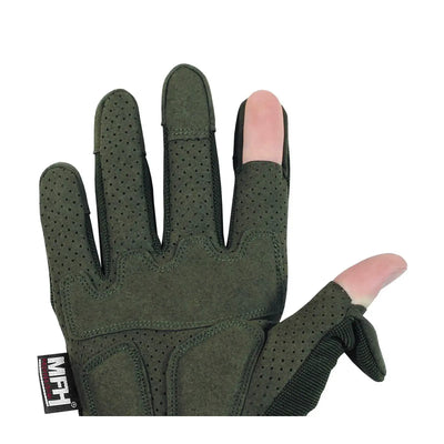 Ein MFH® Tactical Handschuh „Action“ mit Perforationen für Atmungsaktivität vor weißem Hintergrund, ideal für Outdoor-Abenteuer.