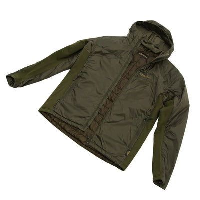 Olivgrüne Carinthia® G-LOFT® TLG-Kapuzenjacke flach auf weißem Hintergrund.