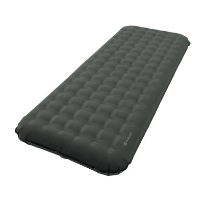 Satz mit ersetzten Produkt- und Markennamen: Outwell® Airbed Flow isoliert auf weißem Hintergrund.