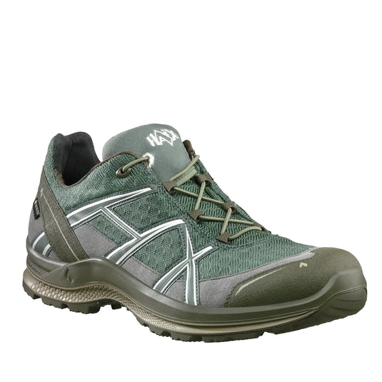 HAIX® BLACK EAGLE® ADVENTURE 2.2 GTX LOW Trailrunning-Schuh mit gepolsterter Sohle und Schnürung vorne.