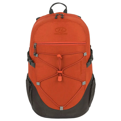 Orange-schwarzer HIGHLANDER® „VENTURE“-Rucksack mit elastischem Kordelsystem vorne und mehreren Fächern.