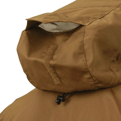 Nahaufnahme einer braunen Helikon-Tex® Woodsman Anorak Jacket®-Kapuze mit Mesh-Belüftung.