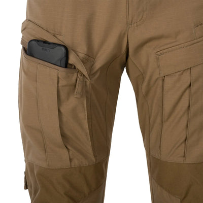 HELICON-TEX PATRIOT MCDU Hose mit Smartphone in der Seitentasche.