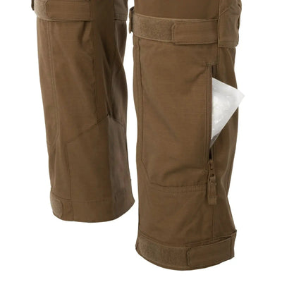 Cargohose mit Seitentaschen und einem Taschentuchpaket von Helikon-Tex® PATRIOT MCDU PANTS – DYNYCO.