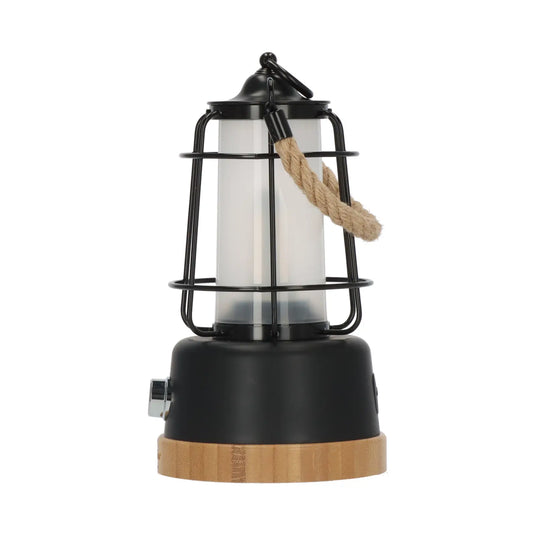 Schwarze Vintage-Laterne mit klarem Glasschirm und dimmbarer LED-Campingleuchte mit Seilgriff auf weißem Hintergrund. Ersetzen durch: Brennenstuhl® Akku Campinglampe „CAL 1“ von Brennenstuhl®