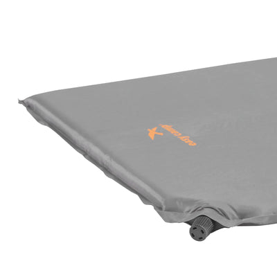 Graue Easy Camp® Siesta – selbstaufblasende Isomatte mit Easy Valve System, teilweise aufgeblasen, vor weißem Hintergrund.