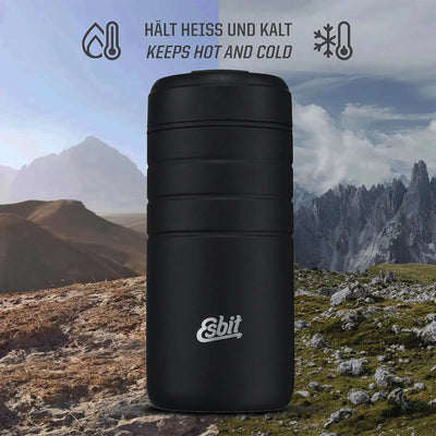 Esbit® Isolierflasche mit Isoliertechnologie auf felsigem Berggelände mit dem Text „Keeps hot and cold“ in Englisch und Deutsch.