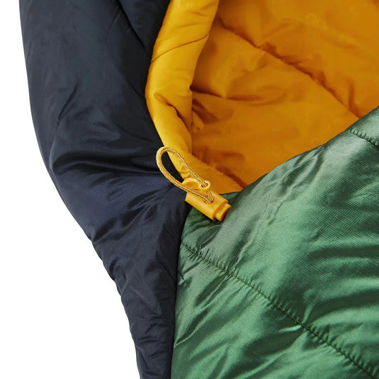 Nahaufnahme eines farbenfrohen Nordisk® Gormsson -10° Mumien-Winterschlafsacks mit gelbem Reißverschlussschieber.