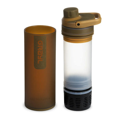 Tragbare Grayl® Ultrapress Wasserfilter 500-ml-Flasche mit seitlich abgenommenem Deckel.