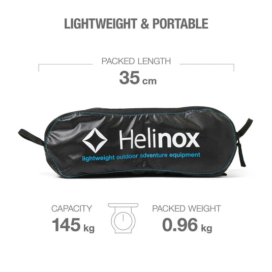 Die tragbare Outdoor-Ausrüstung, der Helinox Chair One von Helinox, ist mit 0,96 kg leicht und hat eine Tragfähigkeit von 145 kg. Er bietet sowohl Komfort als auch Leichtigkeit und misst im zusammengeklappten Zustand 35 cm.