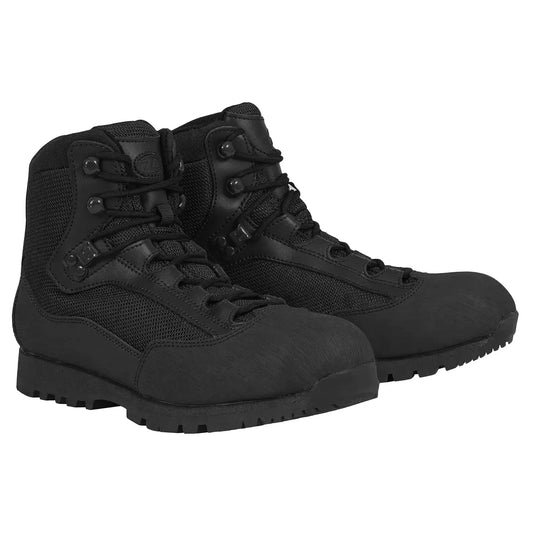 Ein Paar schwarze HIGHLANDER® „Pentland“ Einsatzstiefel.