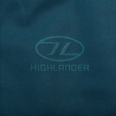 Nahaufnahme einer strukturierten Oberfläche mit geprägtem HIGHLANDER®-Logo, perfekt für Ihr nächstes Outdoor-Abenteuer in Edinburgh mit dem HIGHLANDER® Campingstuhl Edinburgh.