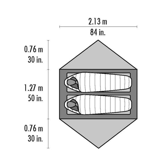 Draufsicht auf ein sechseckiges ultraleichtes MSR® Hubba Hubba™ NX V7, 2-Personen-Ultraleichtes-Backpacking-Zelt-Zelt mit Maßen, mit zwei Schlafsäcken im Inneren.