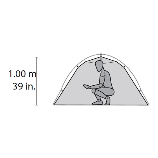 Abbildung einer Person, die in einem ultraleichten MSR® Hubba Hubba™ NX V7 Backpacking-Zelt mit einer Höhe von 1,00 Meter oder 39 Zoll sitzt.