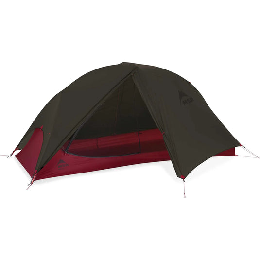 Ein grünes und rotes MSR® FreeLite™ 1 „V3“ Ultraleichtes 1-Personen-Backpacking-Zelt, aufgebaut und einsatzbereit.