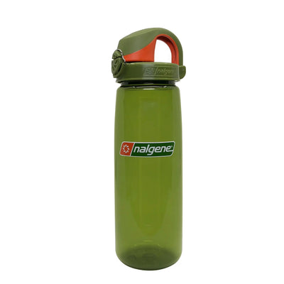 Grüne Nalgene® 'OTF Sustain' 0,65 L Trinkflasche mit rotem und grauem Deckel.