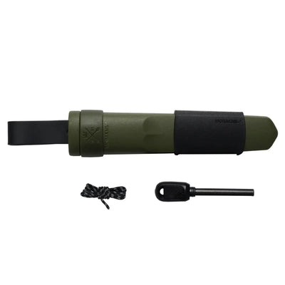 Morakniv® Tragbarer Wasserfilter mit Survival-Kit-Zubehör auf weißem Hintergrund.