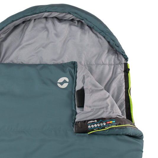 Entpackter Outwell® Schlafsack Campion Lux Teal Mumienschlafsack mit sichtbarem Innenetikett vor weißem Hintergrund, der außergewöhnliche Wärme bietet.