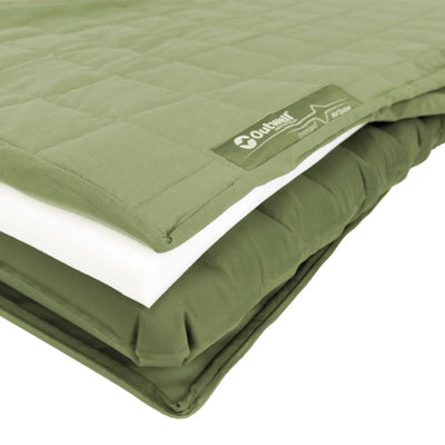 Eine gefaltete grüne Outwell® Dreamland Outdoor-Decke mit weißem Futter und Komfort Isolation.