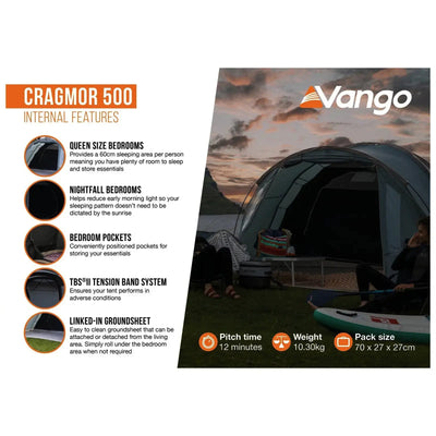 Eine Werbe-Infografik für das Vango™-Zelt „Cragmor 500“ hebt dessen Eigenschaften hervor, wie einen Schlafbereich für fünf Personen, Lights-Out-Schlafkabinen zur Reduzierung des frühen Morgenlichts und ein Spannband.